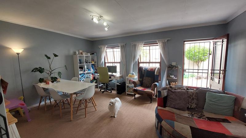 To Let 2 Bedroom Property for Rent in Oakglen Western Cape